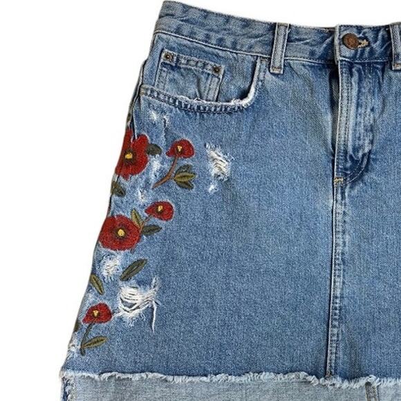 Zara Basic Z1975 Blue Denim Mini Skirt Women's Small Floral Embroidered Raw Hem - Picture 6 of 7